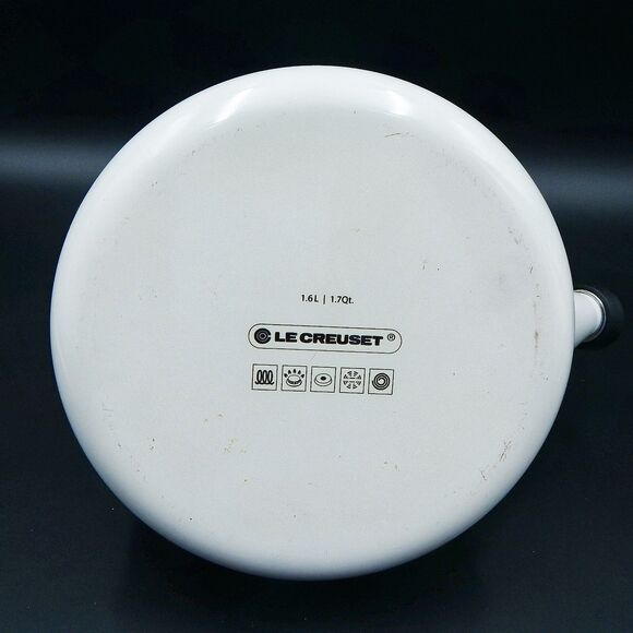 Le Creuset Whistling Tea Kettle White Enamel On Steel 1.7 Quart 1.6 Litre - Picture 13 of 13